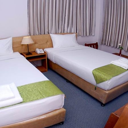 Holiday Hotel Yangon Extérieur photo