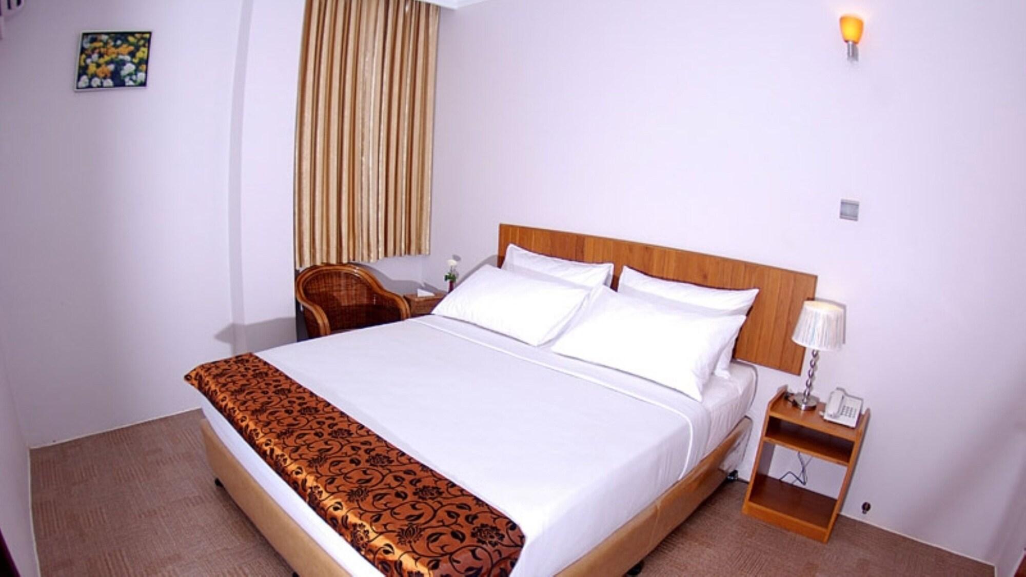 Holiday Hotel Yangon Extérieur photo