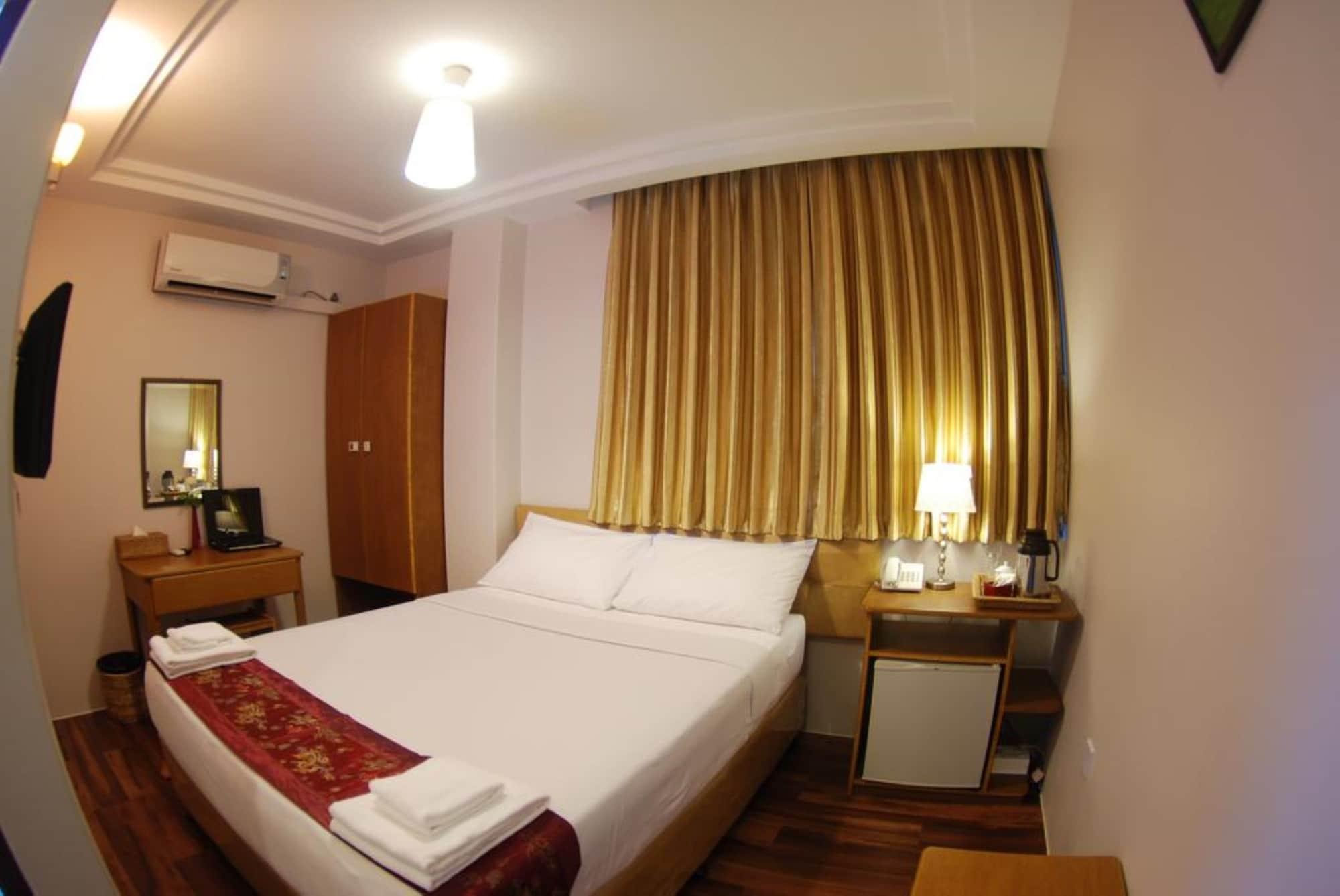 Holiday Hotel Yangon Extérieur photo