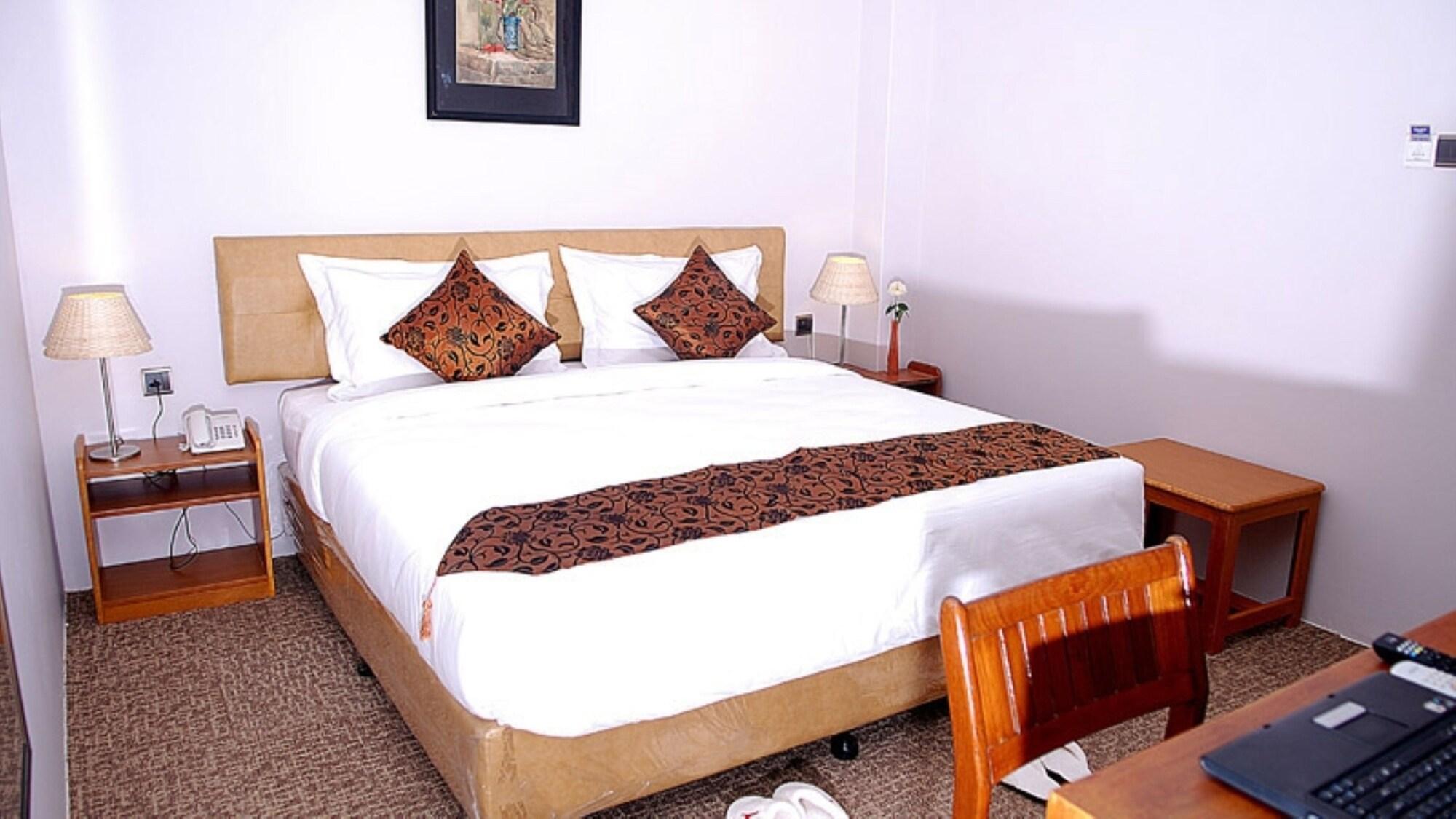 Holiday Hotel Yangon Extérieur photo