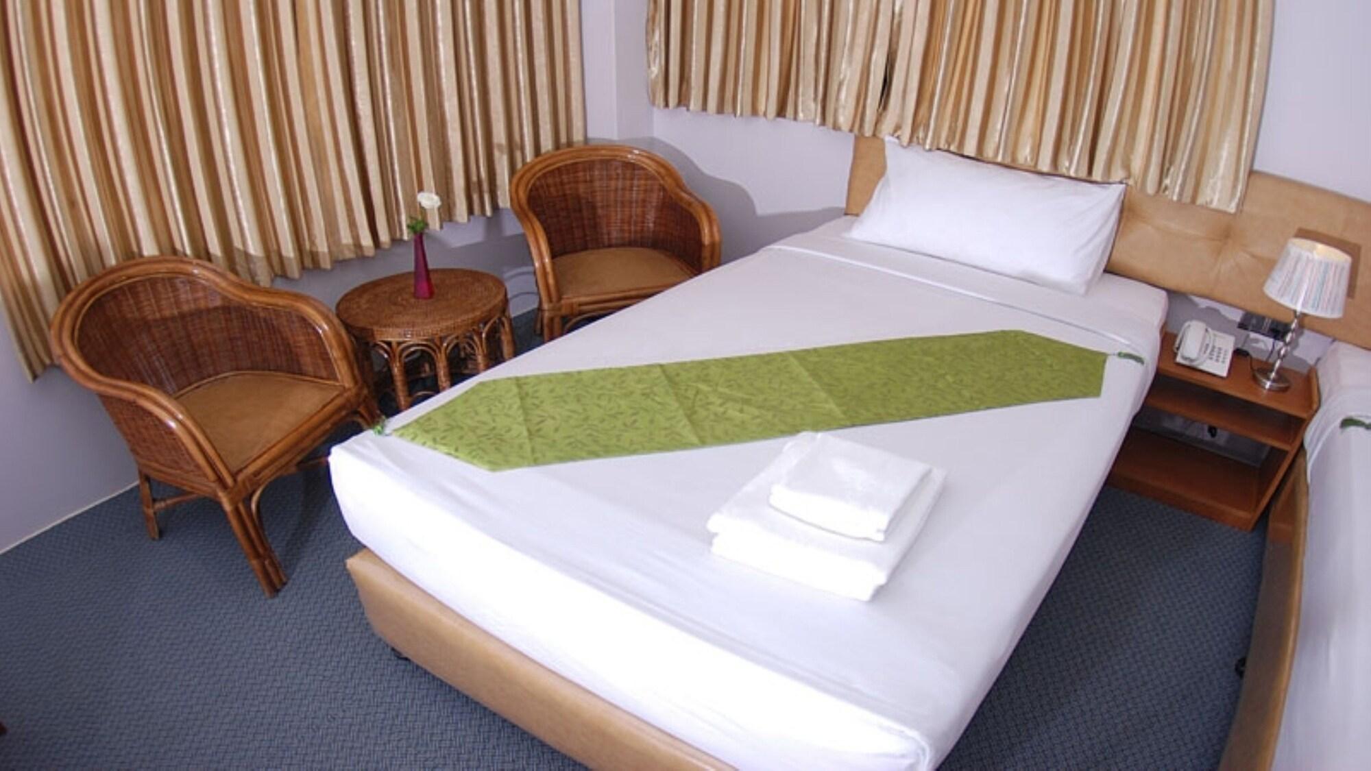 Holiday Hotel Yangon Extérieur photo