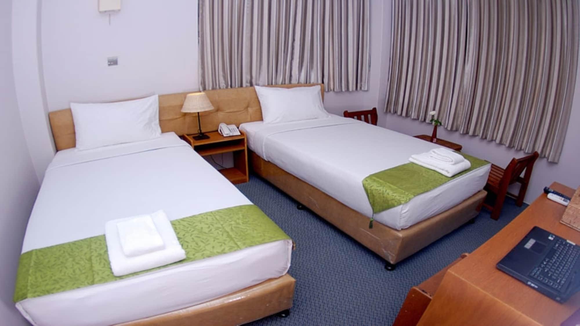 Holiday Hotel Yangon Extérieur photo