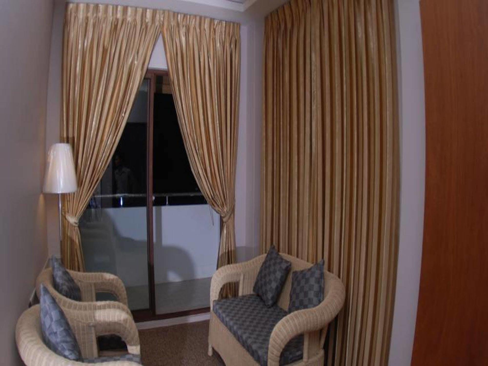 Holiday Hotel Yangon Extérieur photo