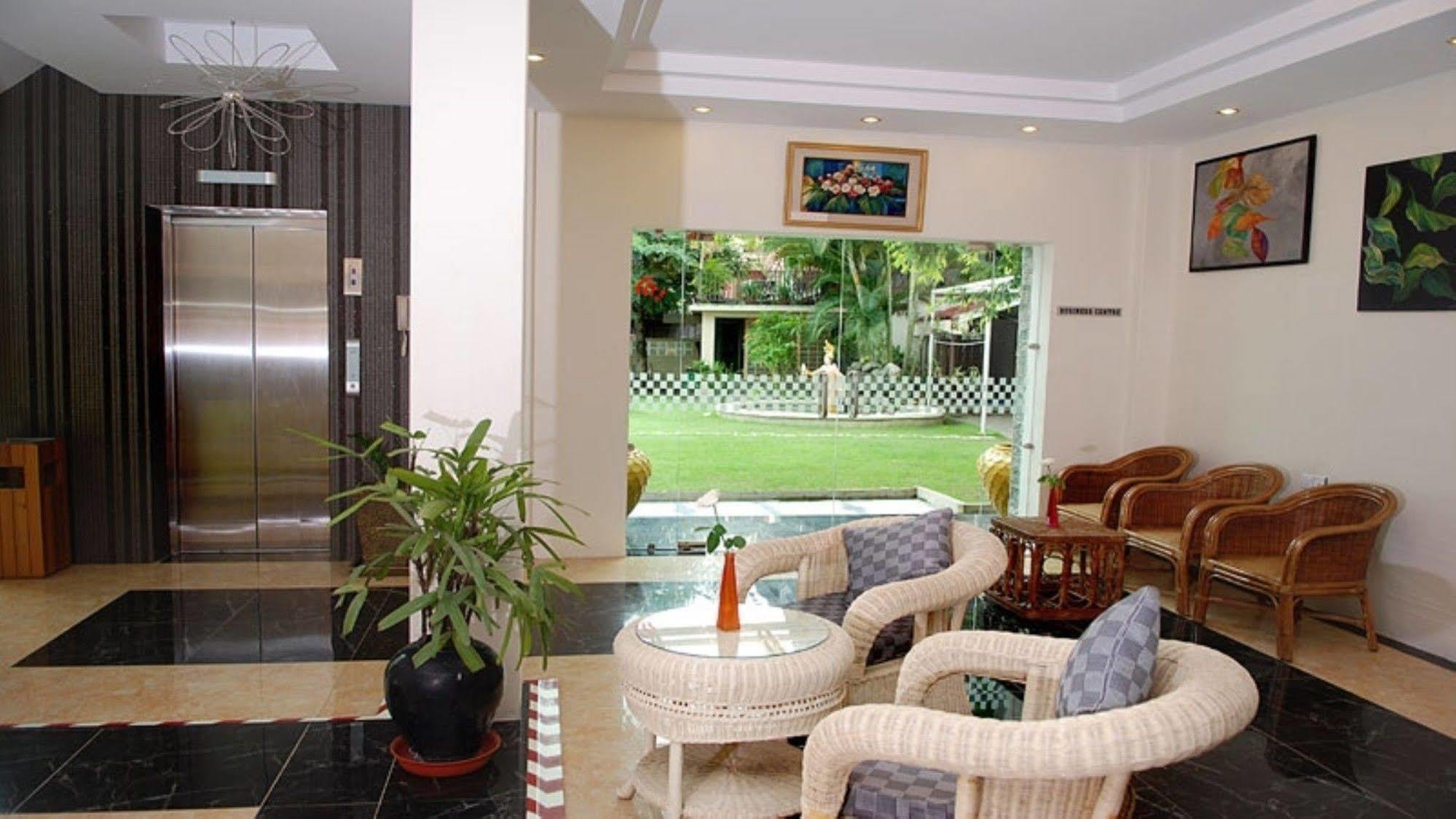 Holiday Hotel Yangon Extérieur photo